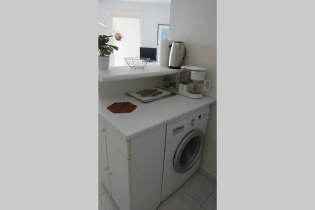 T2 climatisé à 5 minutes à pied de la plage avec parking, piscine et wifi Fréjus Exterior foto