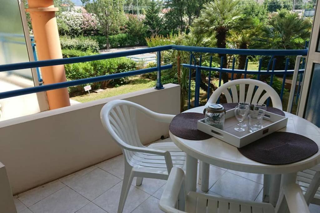 T2 climatisé à 5 minutes à pied de la plage avec parking, piscine et wifi Fréjus Exterior foto