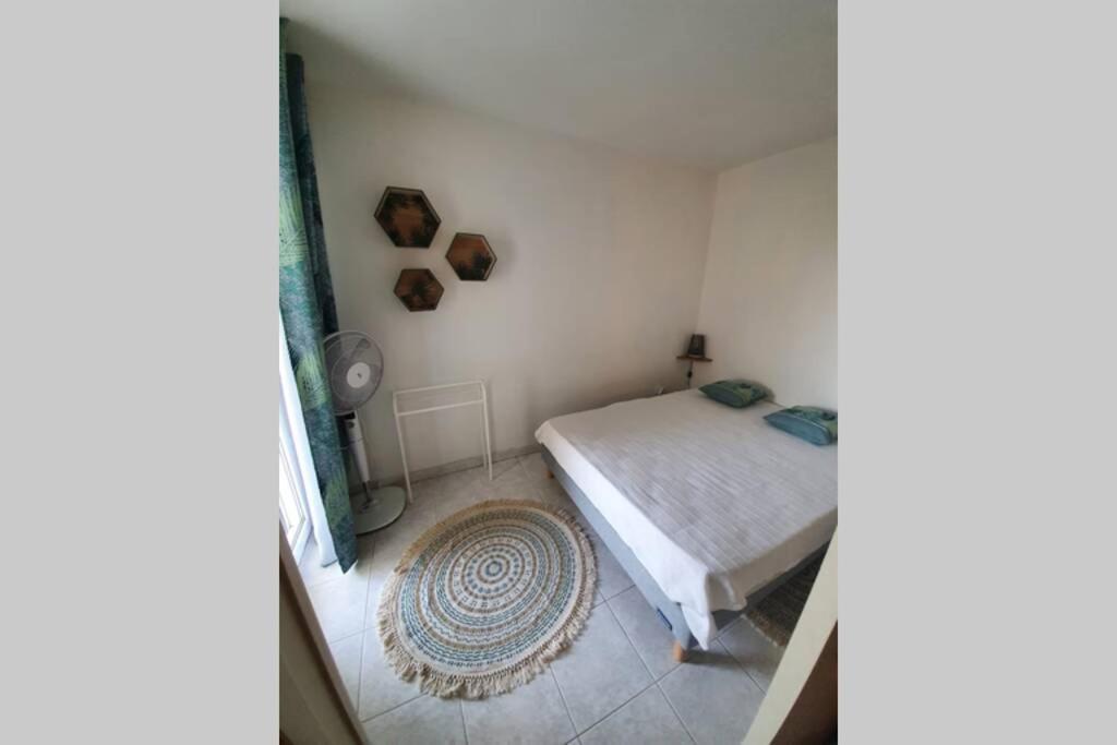 T2 climatisé à 5 minutes à pied de la plage avec parking, piscine et wifi Fréjus Exterior foto