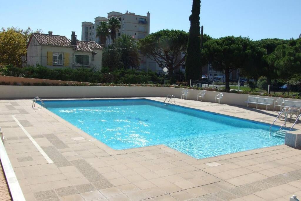 T2 climatisé à 5 minutes à pied de la plage avec parking, piscine et wifi Fréjus Exterior foto